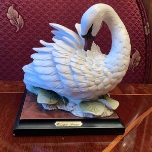 GIUSEPPE Armani Swan Figurine